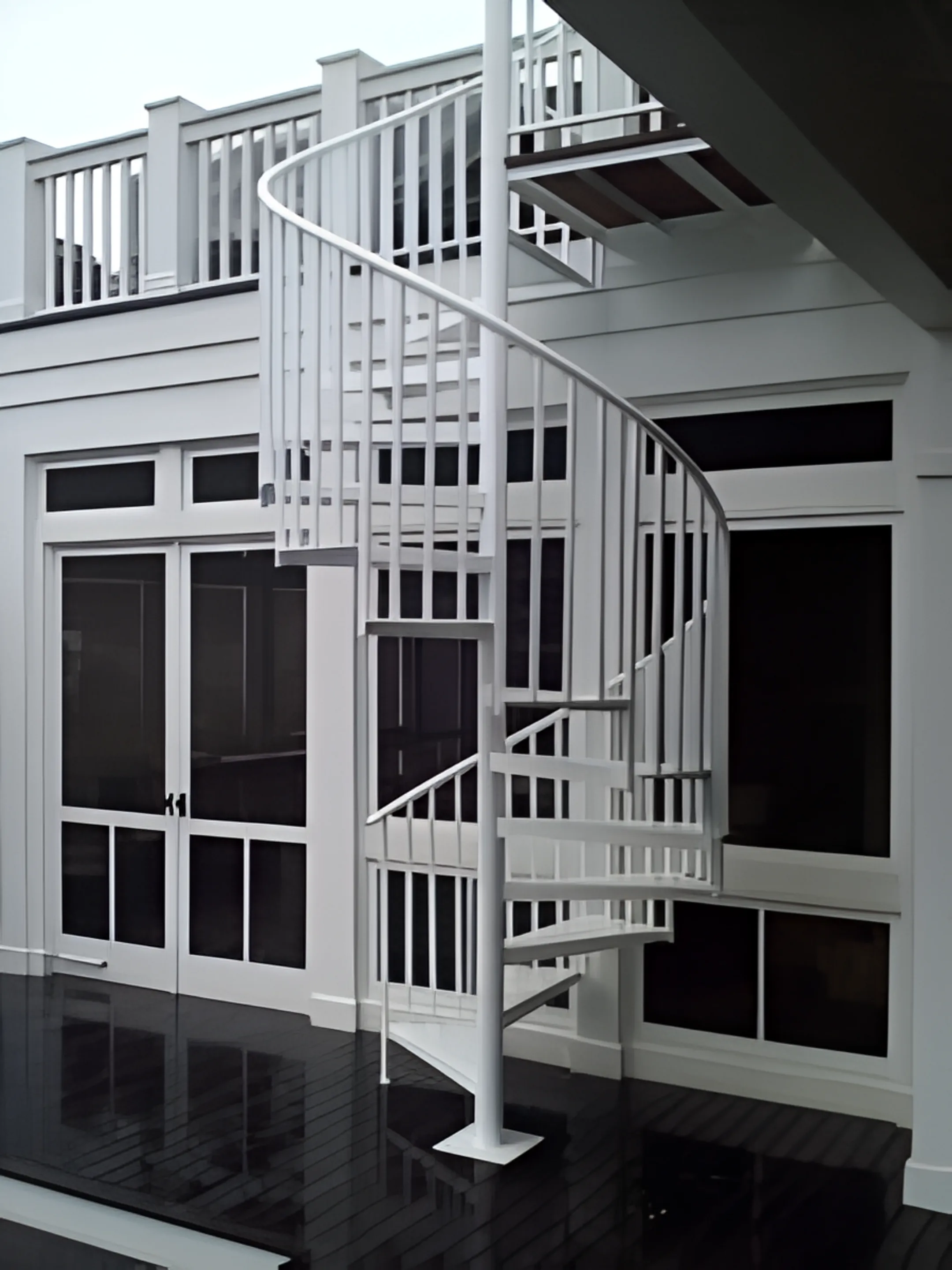 Commercial aluminum deck railing