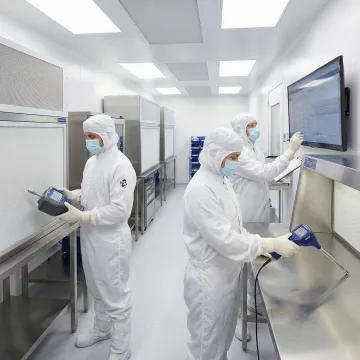 Cleanroom performance testing with particle counters and airflow measurement equipment