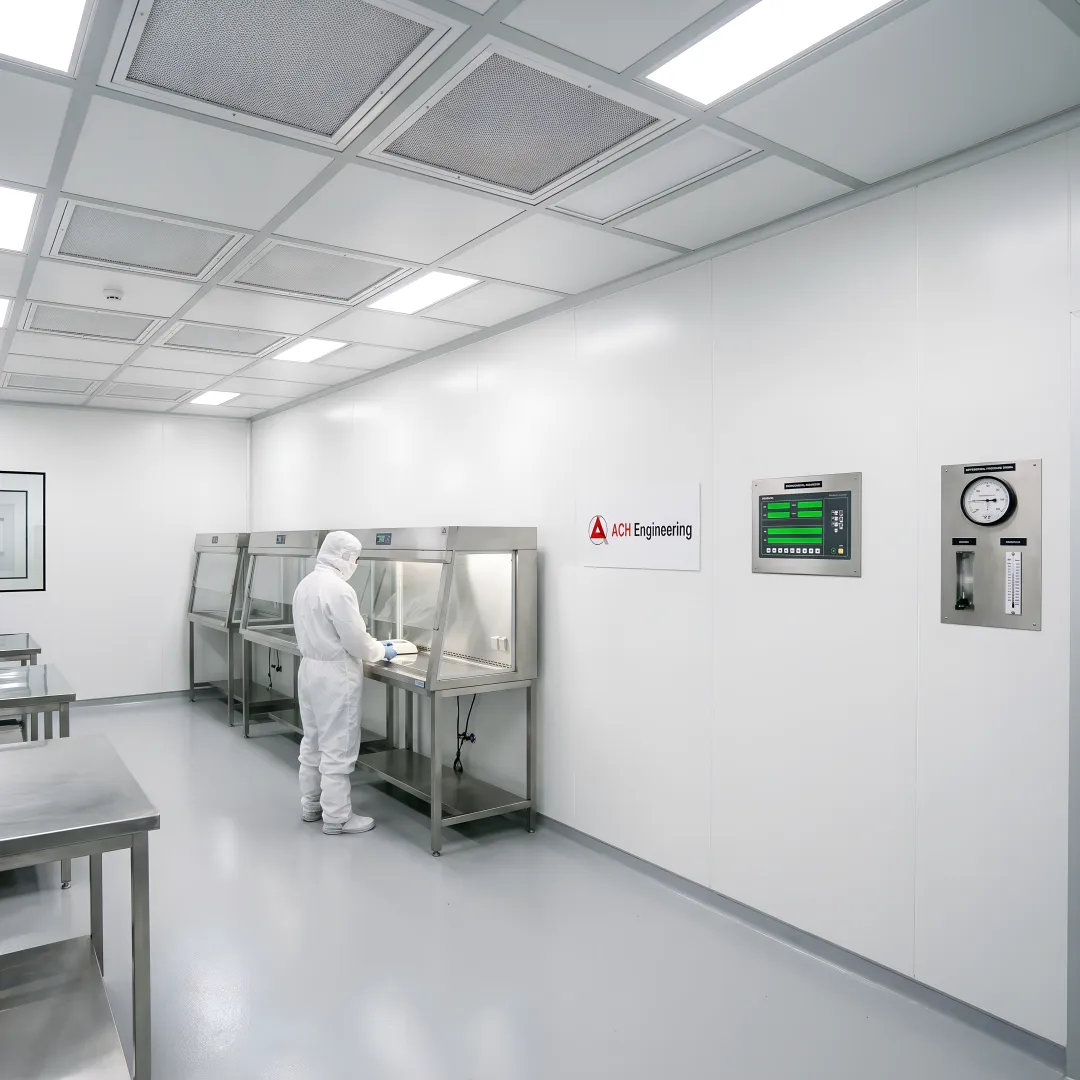 Class 7 cleanroom with manufacturing equipment and quality control systems