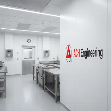 Food processing dry room with humidity control equipment
