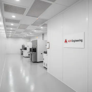 Semiconductor manufacturing cleanroom with modular walls and air filtration systems