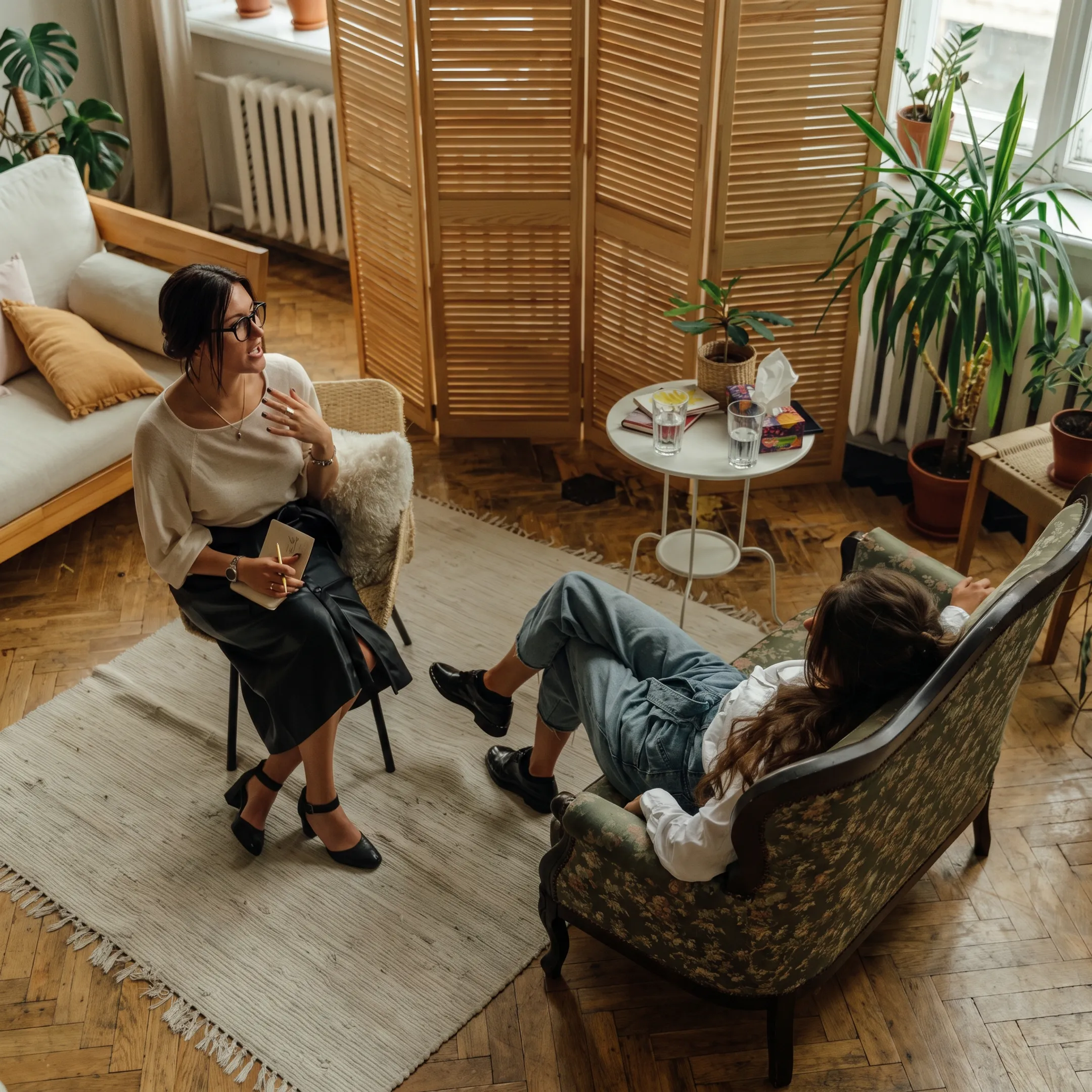 Clinician discussing an individualized bipolar disorder treatment plan with an adult client