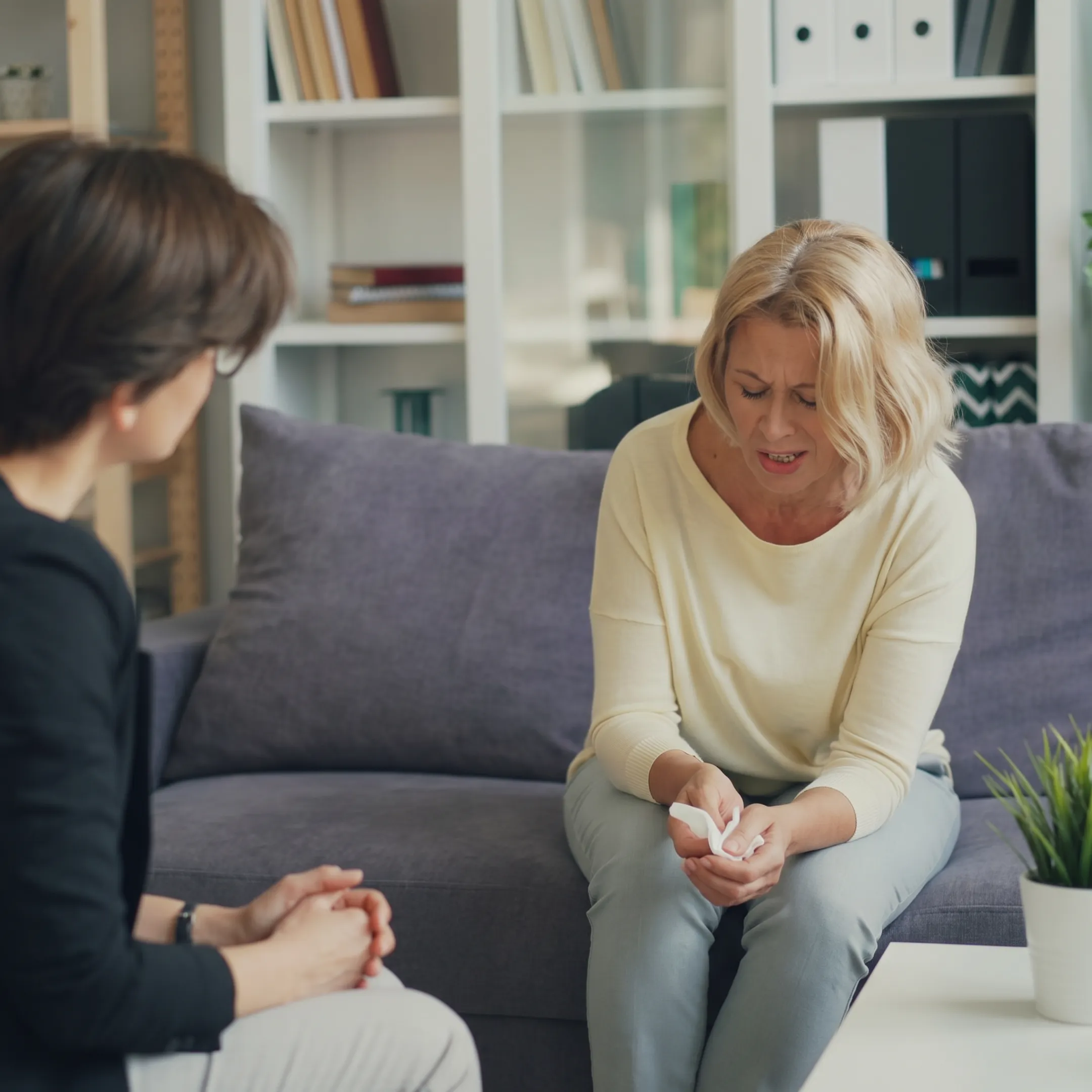 Therapist leading an evening intensive outpatient group therapy session