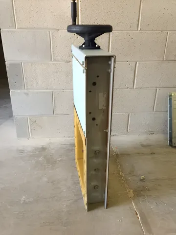 Slide Gate with Manual Wheel Crank