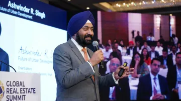 Ashwinder R. Singh real estate speaker and author presenting at industry conference