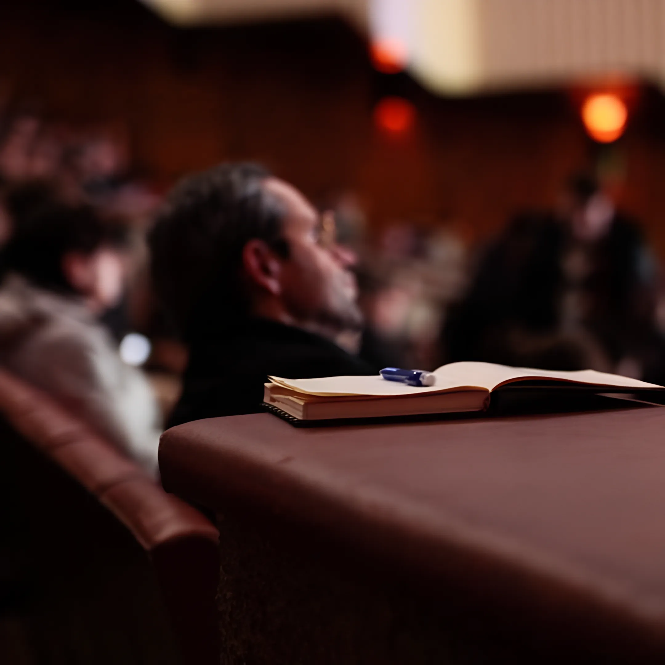 Investor relations webcast presentation with secure event controls and audience interaction