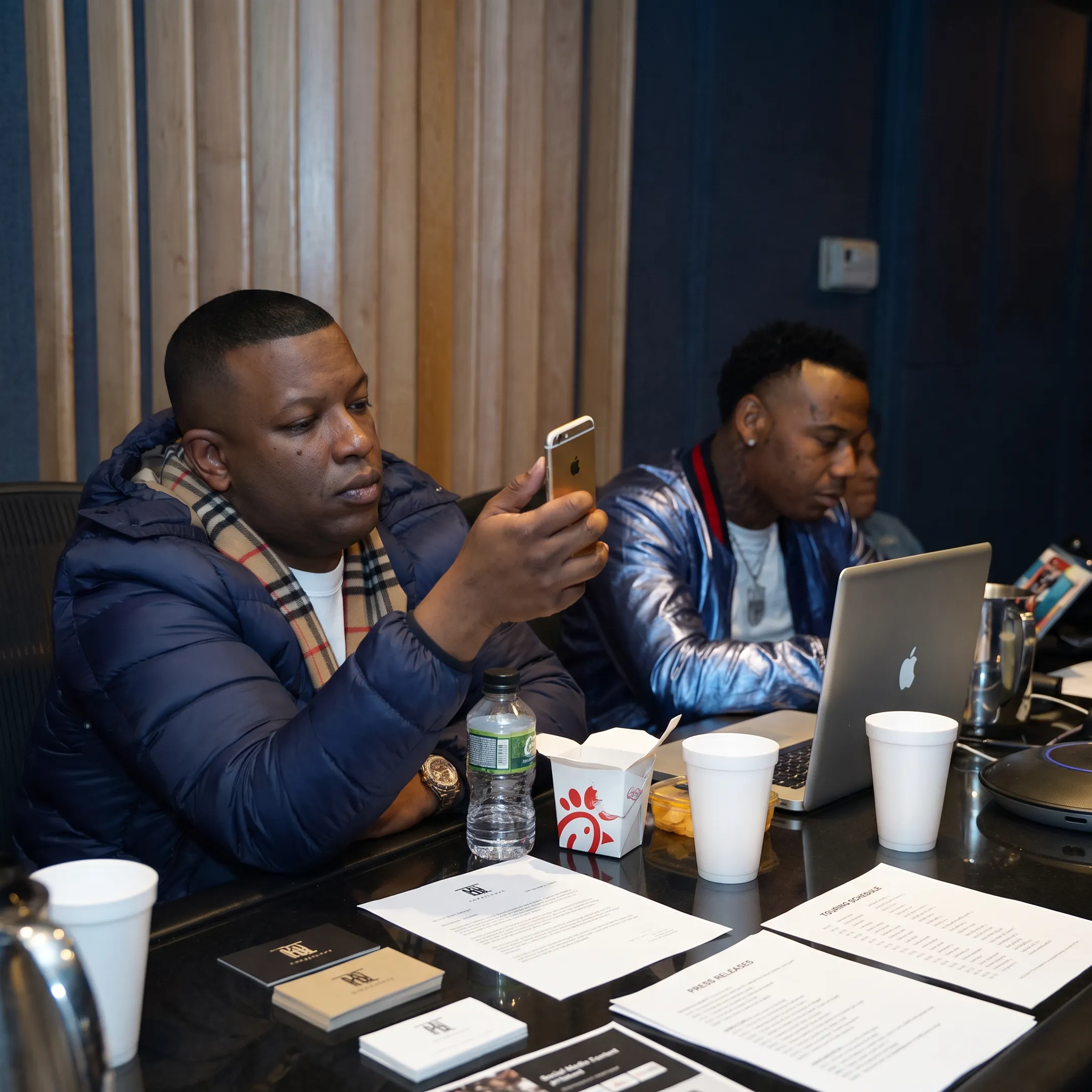 Singer and music manager planning a release campaign together