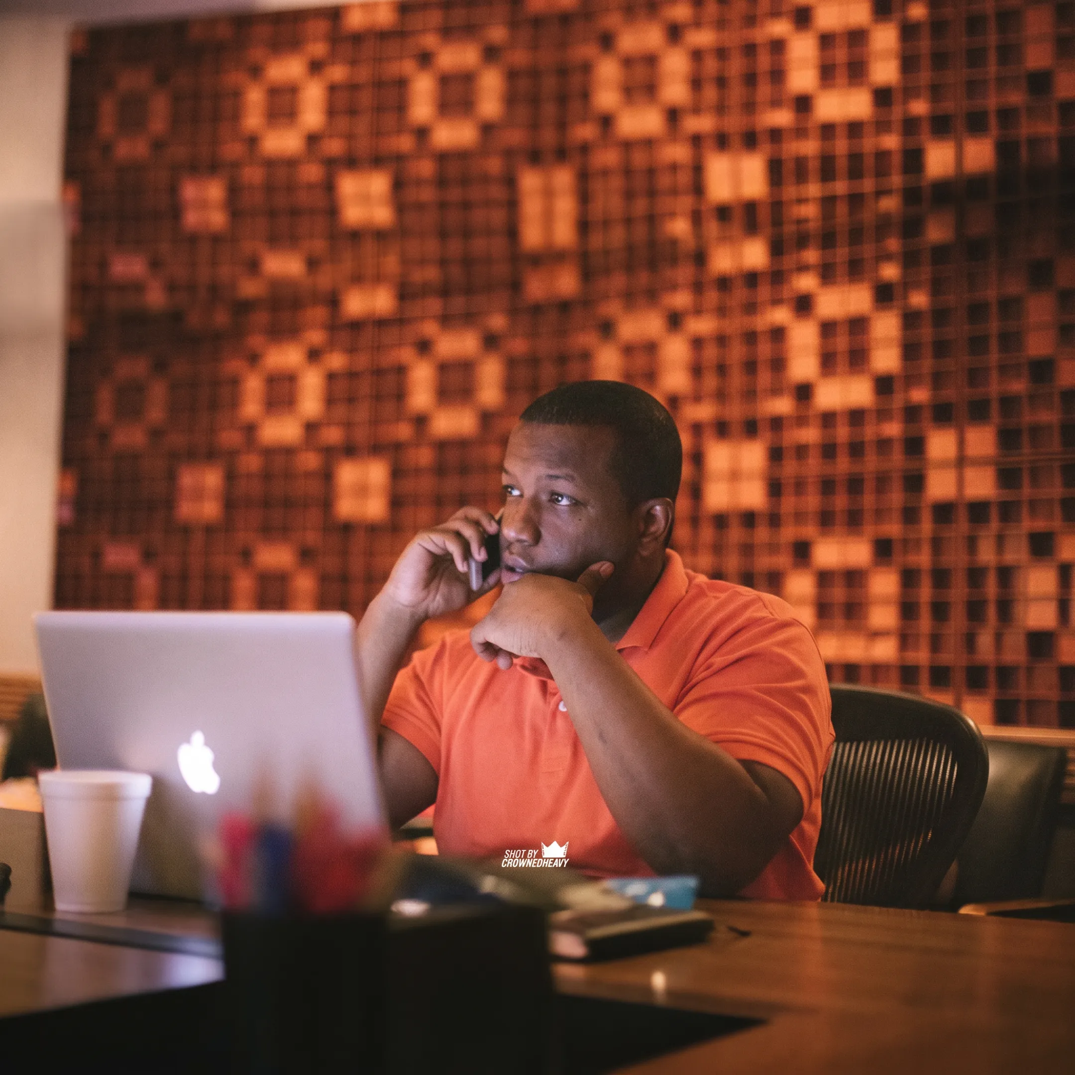 Consultant planning an independent artist streaming campaign