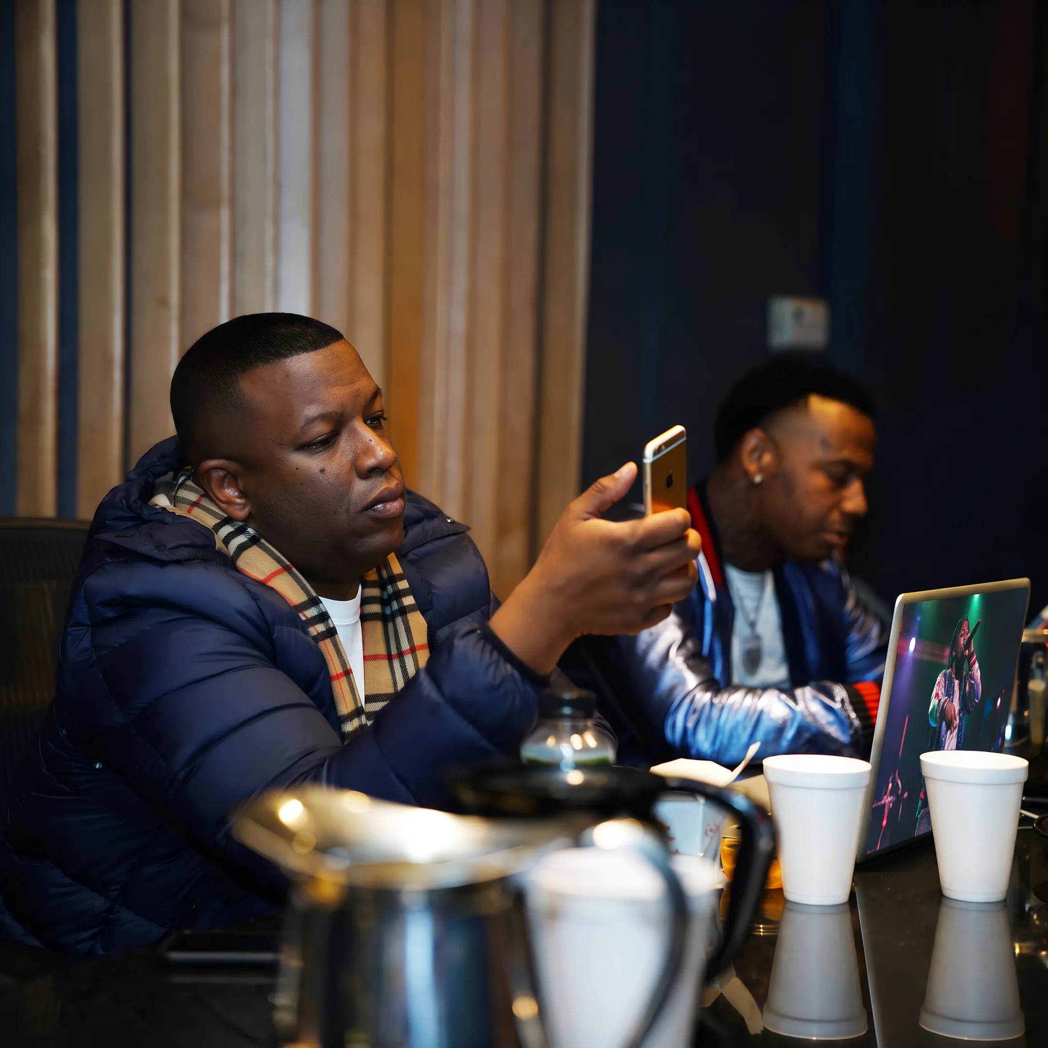 Independent artist performing while a promotion team plans a music campaign