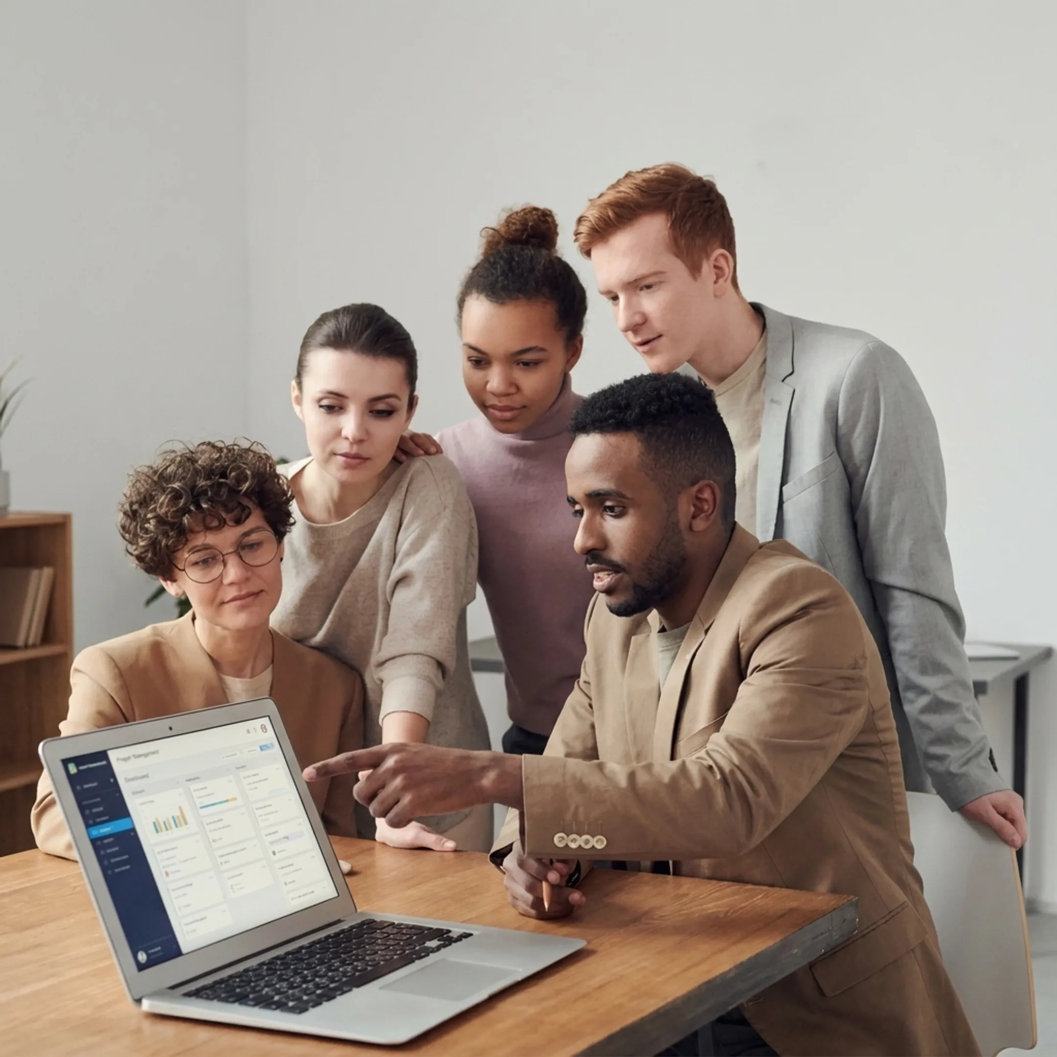 Facilitator guiding a small business AI workshop