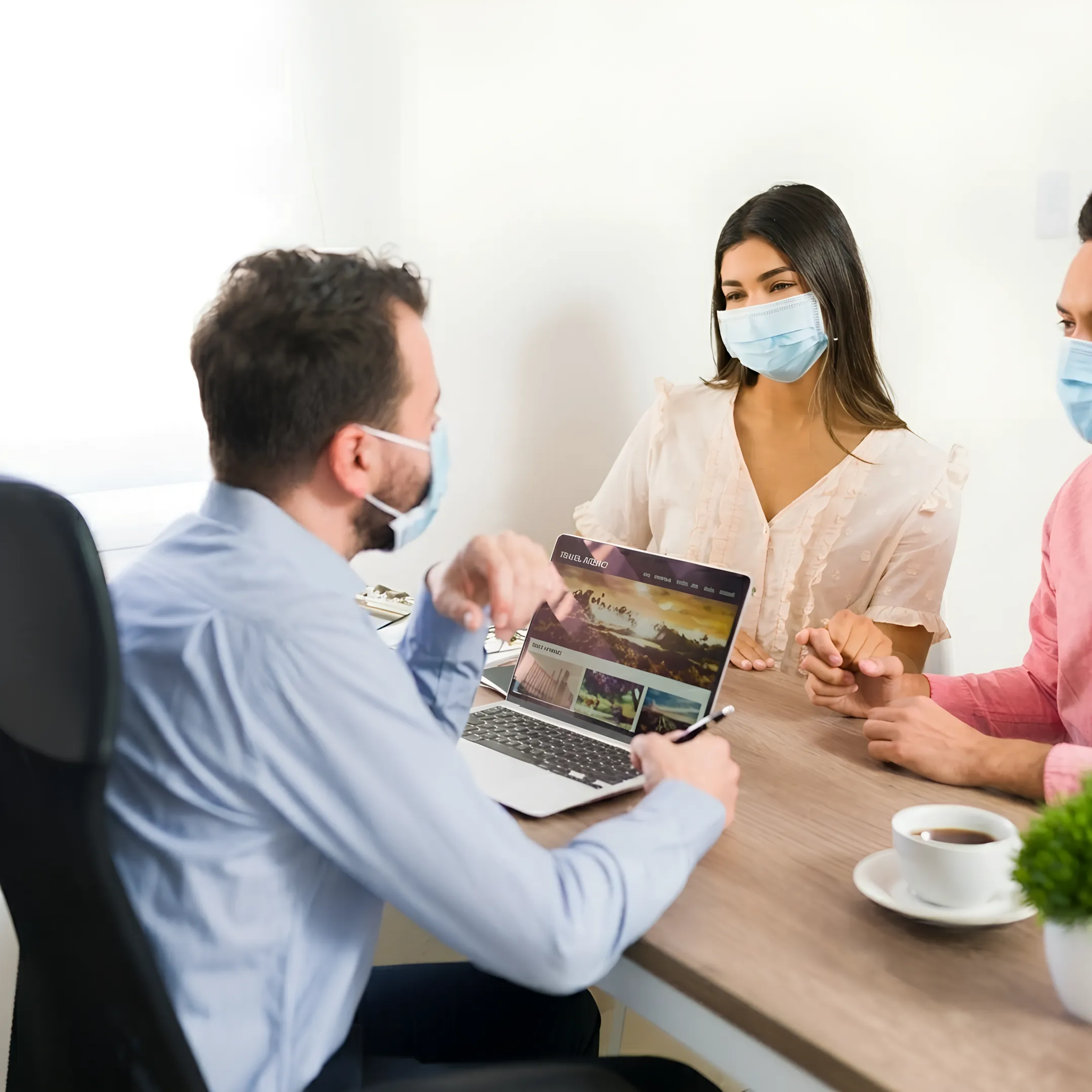 Licensed healthcare broker explaining insurance options to a client