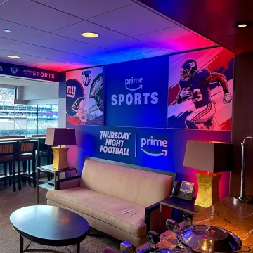 Custom scenic event display installation