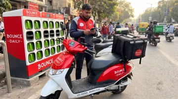 Bounce Daily EV scooter rider using GPS-tracked delivery vehicle with battery swap