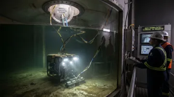 Bristola robotic ROV cleaning industrial tank without production shutdown or human entry