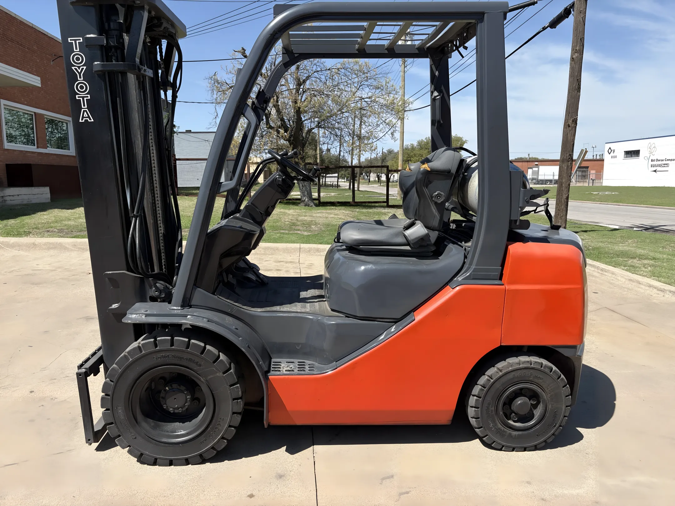 Toyota 8FD35U Pneumatic Forklifts