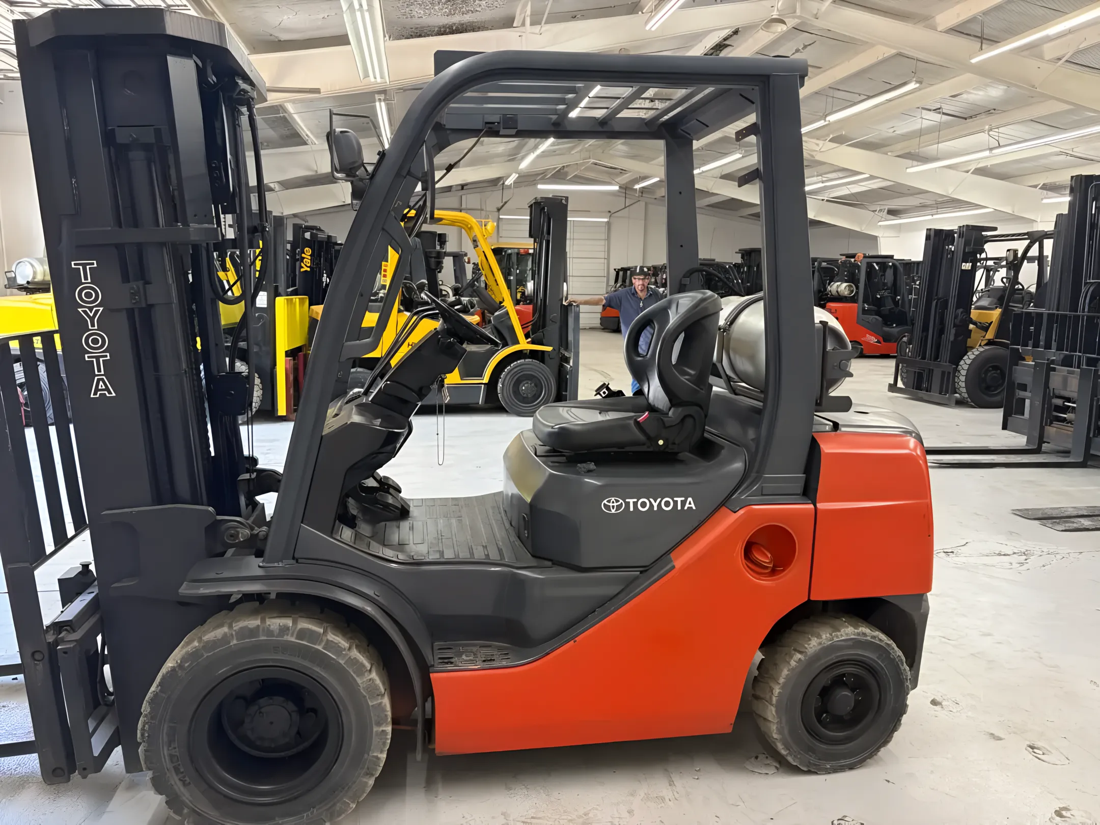 Storage and distribution forklift