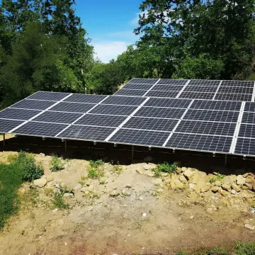 Ground mounted solar panels with optimal sun positioning and air circulation
