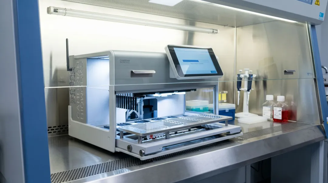 Manta automated cfDNA extraction system showing compact benchtop instrument design