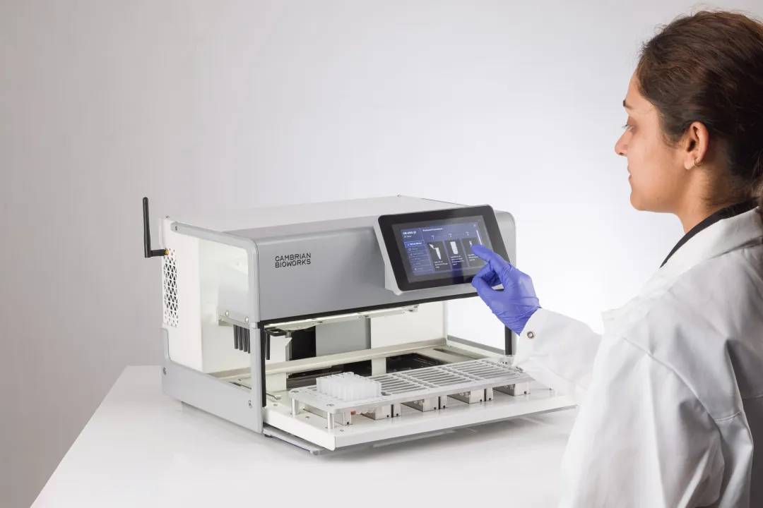 Manta automated cfDNA extraction platform processing liquid biopsy samples in clinical lab