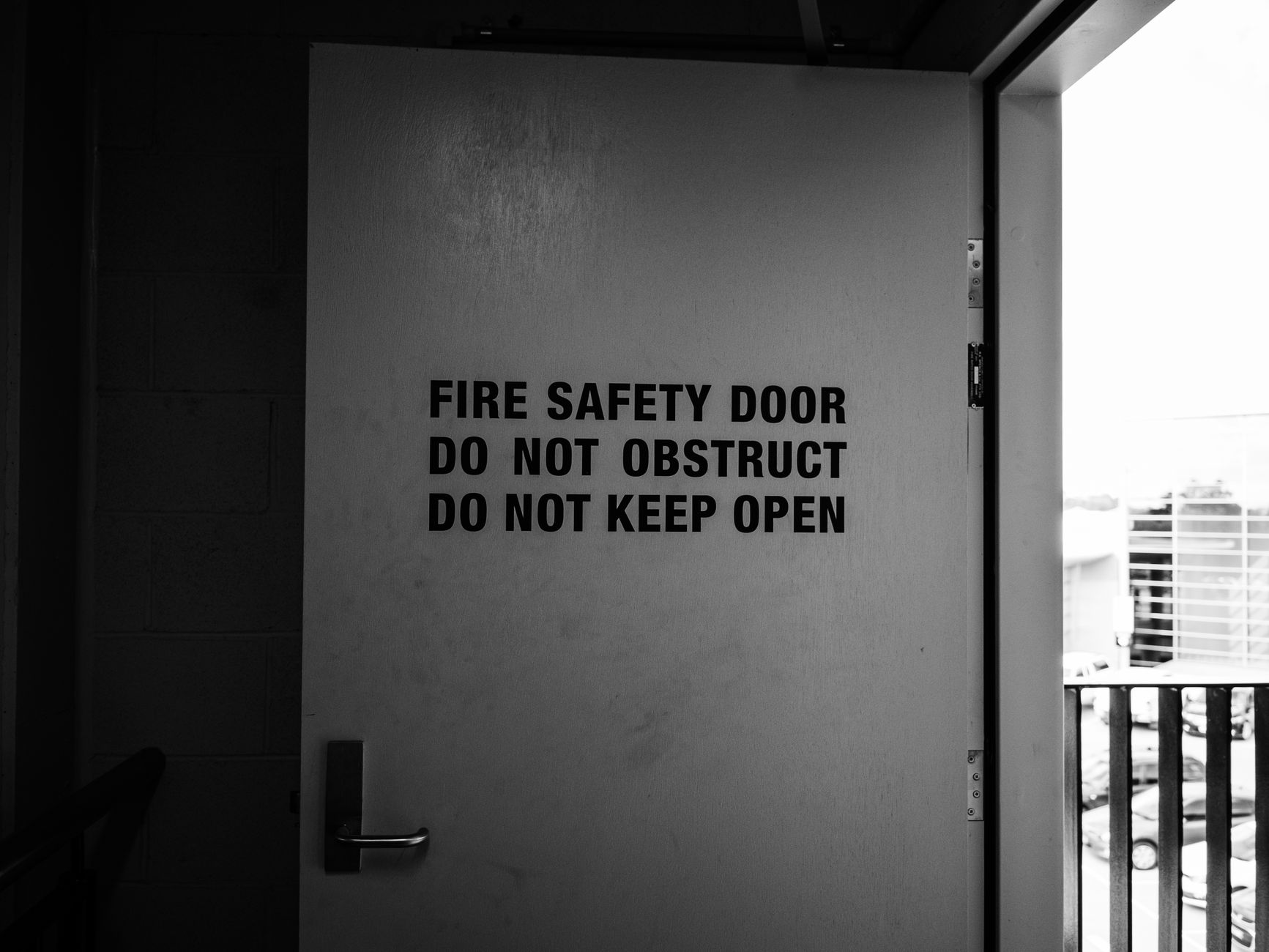 Wholesale Keep Door Closed and Locked Signs