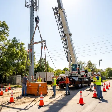 Crane operator and rigging crew preparing a lift