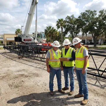 Rigging crew planning a heavy crane lift