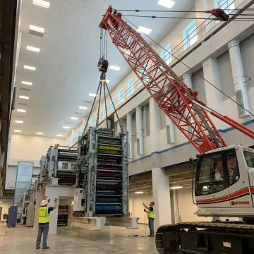 Industrial crane rigging heavy equipment