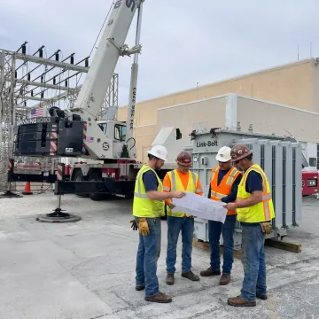 Crane crew planning an industrial power plant lift