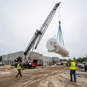 Operated crane rental lifting equipment in Tallahassee