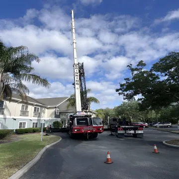 Crane crew planning an industrial heavy lift