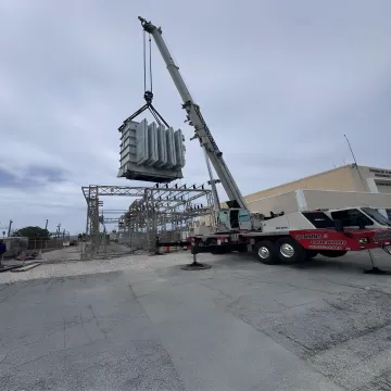 Heavy lift crane operating on a Melbourne job site
