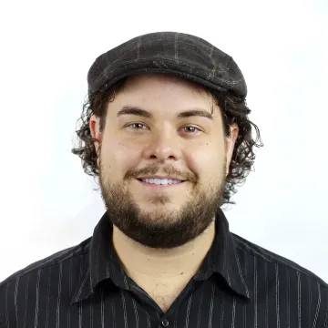 Portrait of Isaac Simon, CEO of CharityTracker