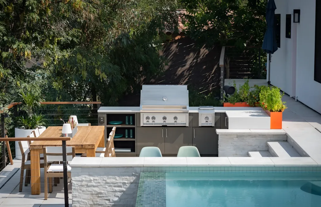 Outdoor Kitchens & Living Spaces