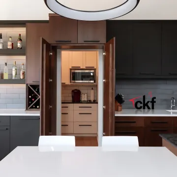 Aligned kitchen cabinet doors and drawers