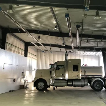 Commercial car wash bay with infrared heaters