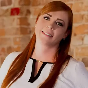 Portrait of Kristy Phillips, Executive VP of Documentation at Commercial Funding Partners