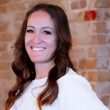 Portrait of Megan Burr, Office and Marketing Manager at Commercial Funding Partners
