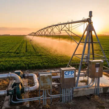 Commercial irrigation system operating in an agricultural field