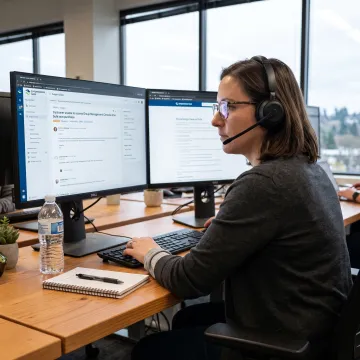IT support professional assisting a customer