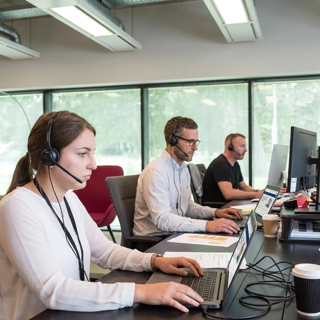 IT help desk team taking an online support training course