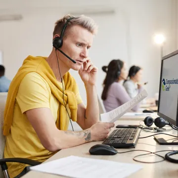IT support professional assisting a customer