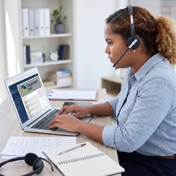 IT professional completing online customer service training