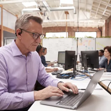 IT support professional assisting a customer