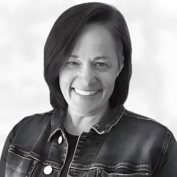 Portrait of Shandi Hetzel, Accounting Manager at Concept 32 Custom Cabinet Studio