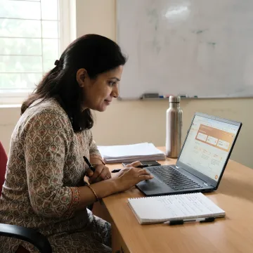 Teacher using an AI teaching assistant platform