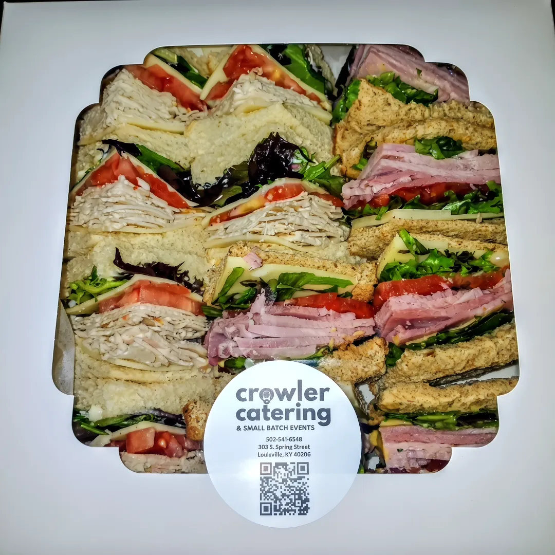 Caterer arranging individually portioned event lunches