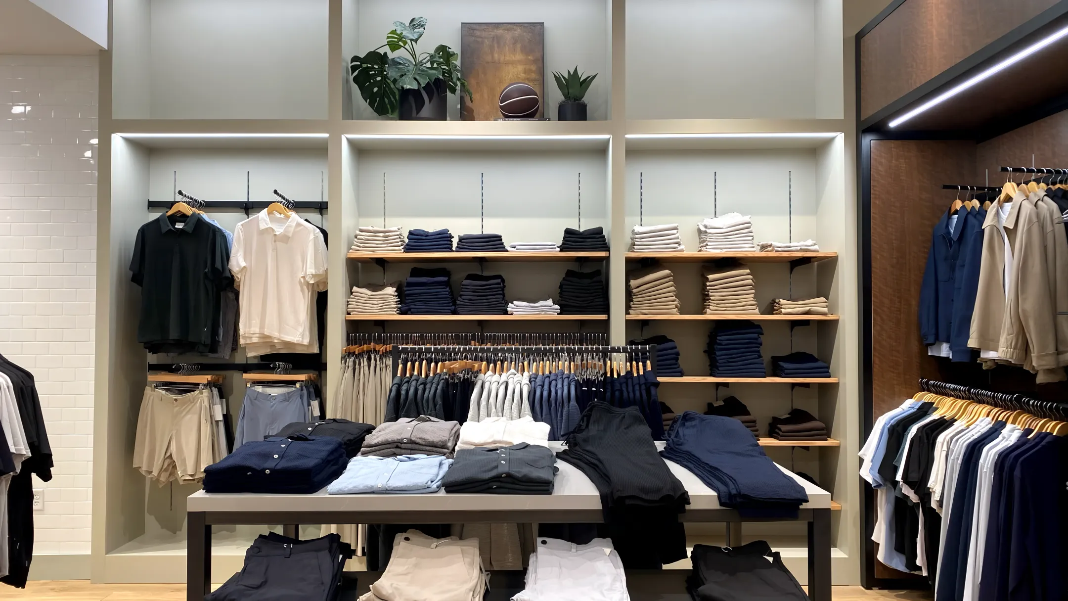 Trax-V Vertical Track System | Retail Store Display Fixtures and Supplies