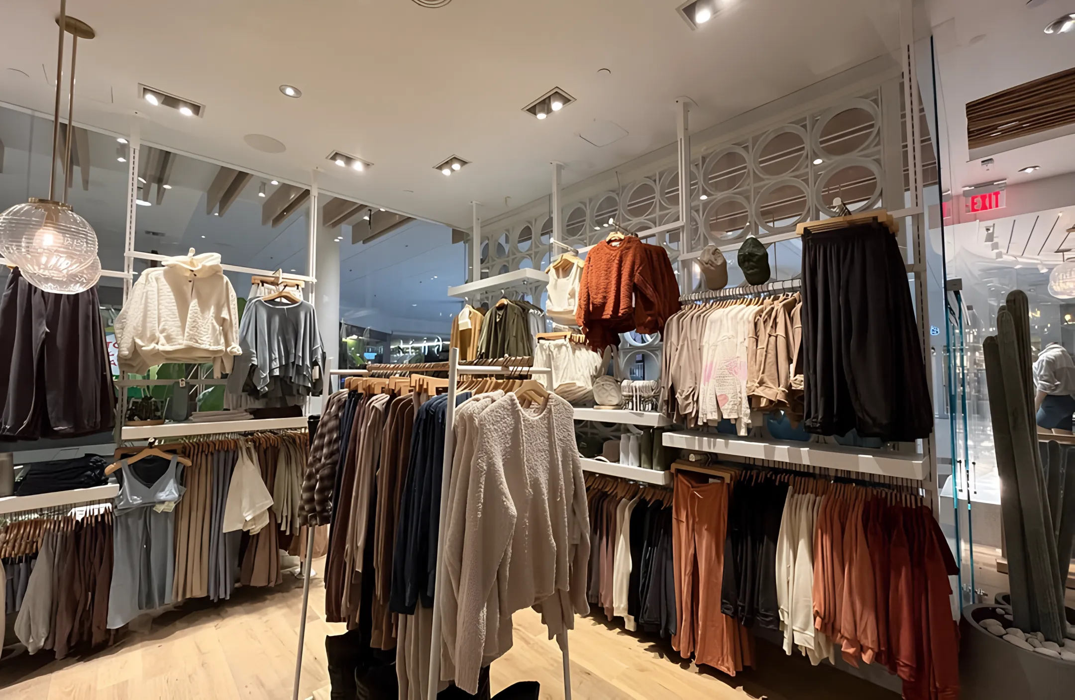 Mid-Floor Retail Merchandising
