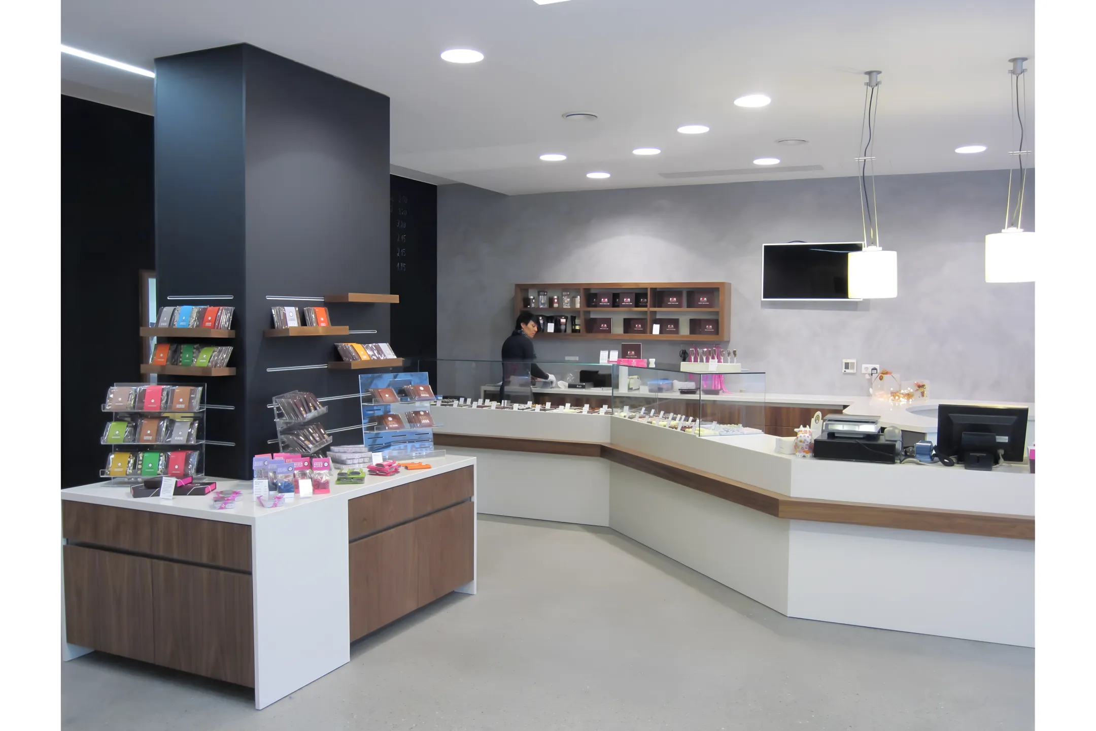 L-Shaped Checkout Counters