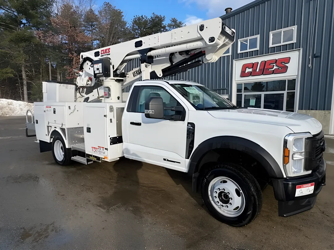 2025 Versalift VST-47-MHI | 52 ft. Insulated Aerial Lift on Ford F-550 4x4